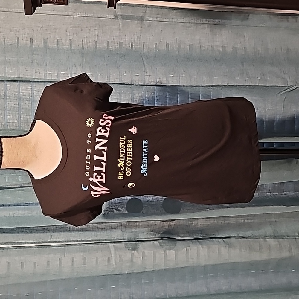 NWOT, Juniors XL 15-17 Graphic Tee